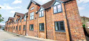 Flat to rent in The Maltings, Petersfield, Hampshire GU31