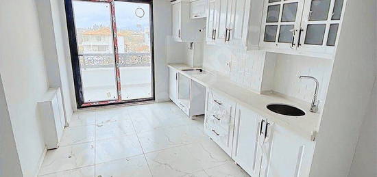 CUMHURİYETTE 140 M2 ARAKAT KİRALIK 3+1 EBEVEYN BANYOLU DAİRE.