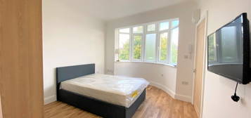 Studio to rent in Antrobus Road, Chiswick, London W4