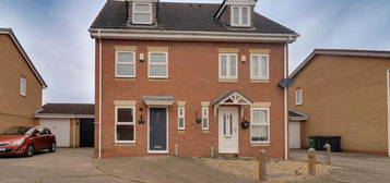 3 bedroom semi-detached house to rent