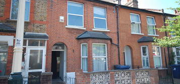 3 bed semi-detached house to rent