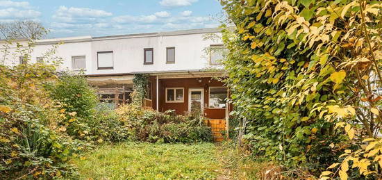 Frankfurt - Praunheim: Reihenmittelhaus in der Ernst-May-Siedlung