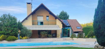 Maison avec piscine au calme, plein sud