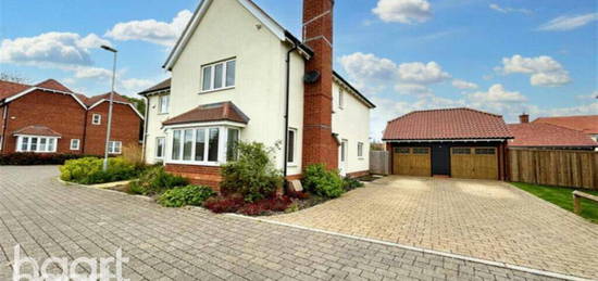 5 bedroom detached house