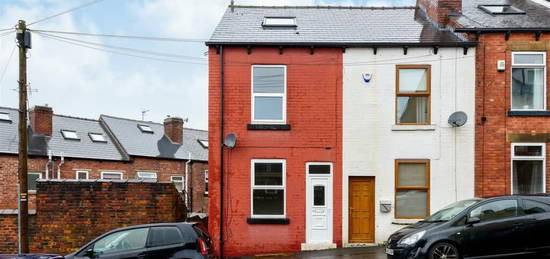 3 bedroom end of terrace house