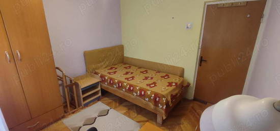 1 CAMERA DE INCHIRIAT in apartament de 4 camere pentru 1 FATA