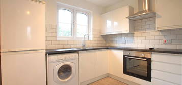 Flat to rent in Stirling Grove, Hounslow TW3