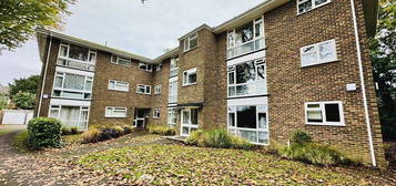 Flat to rent in Stirling Court, Bournemouth BH8