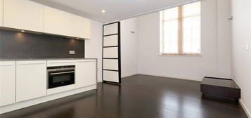 Flat to rent in Gore House, Drummond Way, Barnsbury, Islington, London N1