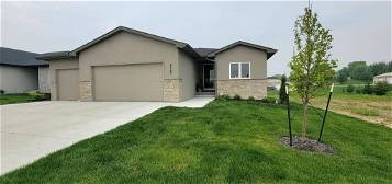 4567 Whitetail Ct, Sioux City, IA 51106
