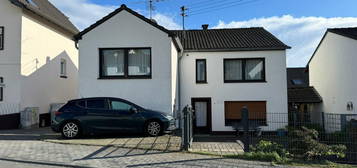 Zweifamilienhaus in beliebter Wohnlage mit Ölbergblick in Königswinter-Thomasberg