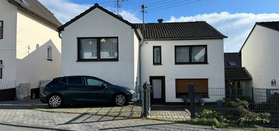 Zweifamilienhaus in beliebter Wohnlage mit Ölbergblick in Königswinter-Thomasberg