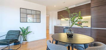 Flat for sale in Crampton Street, London SE17