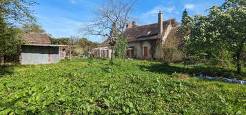 Longères à restaurer sur jardin avec dépendances