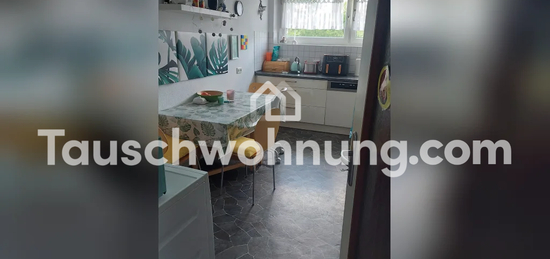 Tauschwohnung: Große 4-Zimmer-Wohnung mit Badewanne u. Balkon, separatem WC