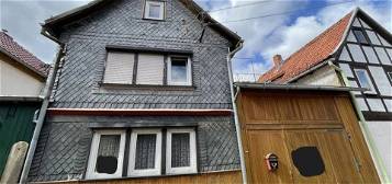 Nur zur Vermietung! Stark Sanierungsbedürftiges Einfamilienhaus mit Garage in Oberdorla