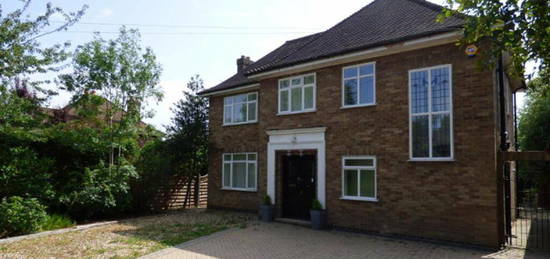 5 bedroom detached house