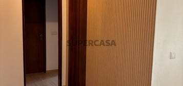 Apartamento T1 ( Aluguer Anual)