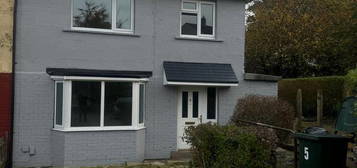 3 bedroom semi-detached house to rent