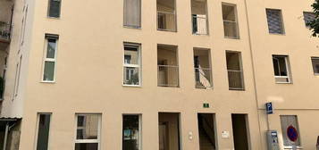 Stadthaus - Metahofgasse 5; 3 Zimmer Wohnung mit Terrasse TOP 1, [GF,MHG]