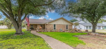 8642 Briargrove Dr, Woodway, TX 76712