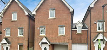 2 bed link detached house for sale