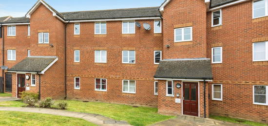 Flat to rent in Richard Hillary Close, Ashford TN24