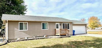 612 Kennedy St, Vermillion, SD 57069