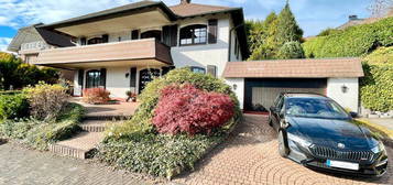 **Exklusives Einfamilienhaus mit Einliegerwohnung und Garage: Ihr Traumhaus in Mudersbach**