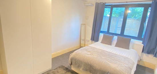 Room to rent in Chamberlayne Road, London NW10