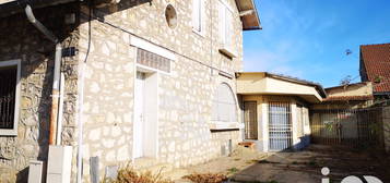 Maison 2 étages à vendre, 5 pièces, 4 chambres, 200 m²