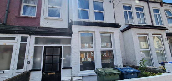 Terraced house to rent in Palmerston Road, Wealdstone, Harrow HA3