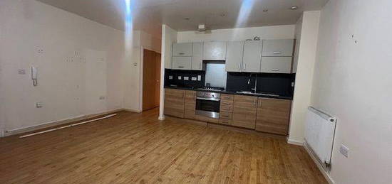 Flat to rent in Loxford Lane, Ilford IG3