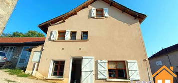 Maison de village avec jardin et garage