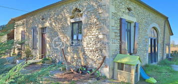 Maison en pierre de 200m² - 4 chb - 7500m² de terrain