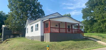 206 Ferry St, Loudon, TN 37774