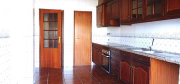 Apartamento T3 / Varandas / Garagem / Sótão / Calvaria de Cima / Leiri