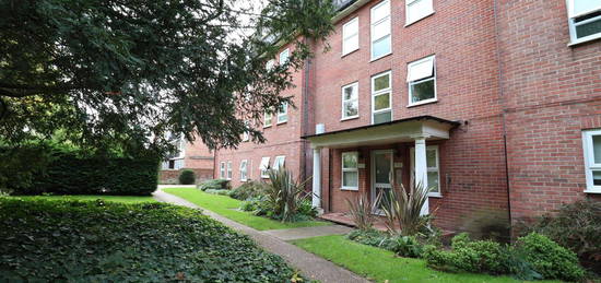 Flat to rent in Brechin Court, Kendrick Road, Reading RG1