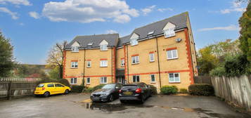 Flat for sale in Headingley Close, Basildon SS13