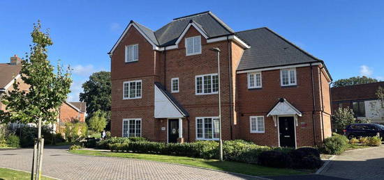 Flat for sale in 17 Marjoram Avenue, Cranleigh GU6