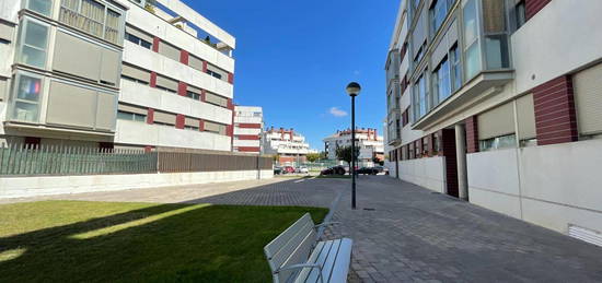 Piso en venta en Rosalia de Castro, Universidad - Las Huelgas