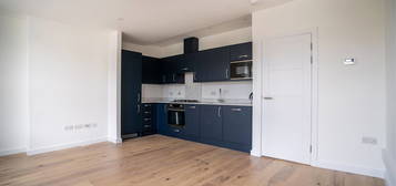 Flat for sale in Ivydale Road, London SE15