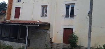 Maison à rénover avec jardin et garage