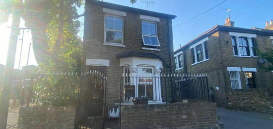 3 bedroom detached house