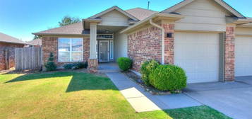 10704 NW 32nd St, Yukon, OK 73099