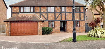 6 bedroom detached house for sale