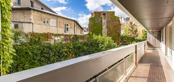 Appartement familial de 4 pièces de 120m², en parfait état, traversant et lumineux avec balcons et box