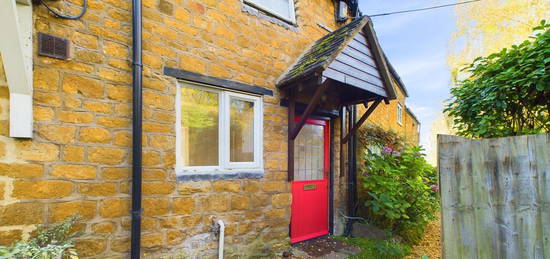 Cottage to rent in The Row, Mollington OX17