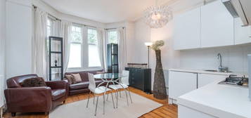 Flat to rent in Clarendon Drive, Putney SW15