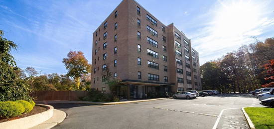 2348 Linwood Ave Apt 1O, Fort Lee, NJ 07024